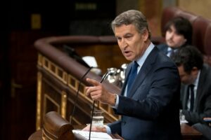 El líder del PP, Alberto Núñez Feijóo, en el pleno. (Foto: Congreso)