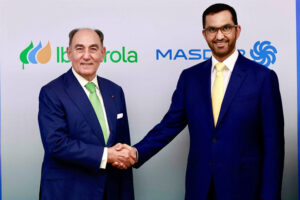 Ignacio Galán, presidente de Iberdrola, junto a su excelencia el Dr. Sultan Al Jaber, ministro de Industria y Tecnología Avanzada de los EAU y presidente de Masdar. (Foto: Iberdrola)