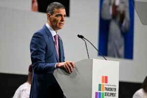 El presidente del Gobierno, Pedro Sánchez, durante su intervención en la la Conferencia de Sevilla. (Foto: Pool Moncloa /Borja Puig de la Bellacasa)