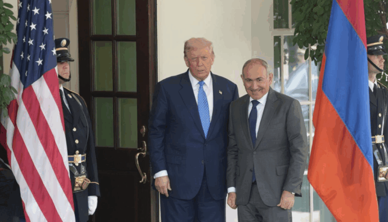 El presidente de Estados Unidos, Donald Trump, recibe en la Casa Blanca al primer ministro de Armenia, Nikol Pashinián (Foto: Andrew Leyden/ZUMA Press Wire/dp / DPA)