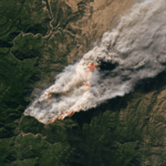 Incendio forestal visto desde el espacio. Los elementos de esta imagen fueron proporcionados por la NASA./ Artsiom P / Adobe Stock