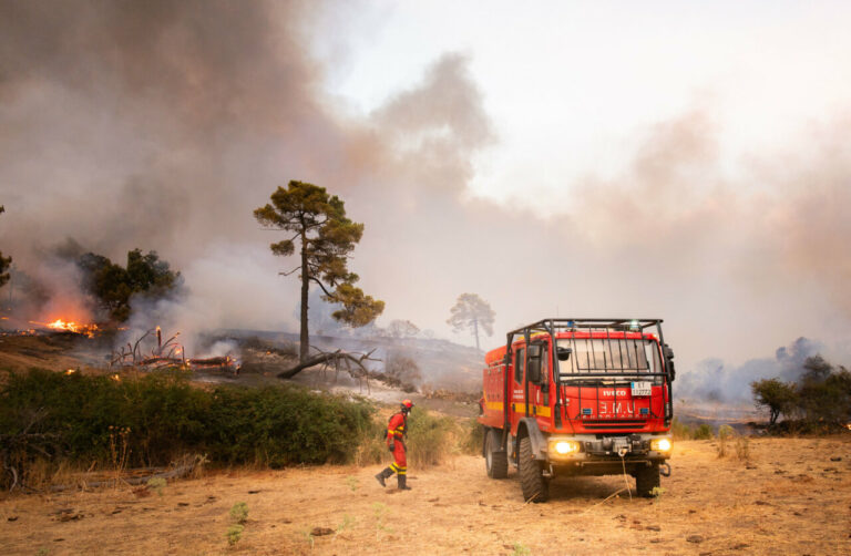 Imagen de extinción de incendio de la Unidad Militar de Emergencias Foto UME