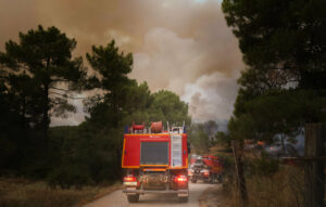 Imagen de extinción de incendio de la Unidad Militar de Emergencias. (Foto: UME)