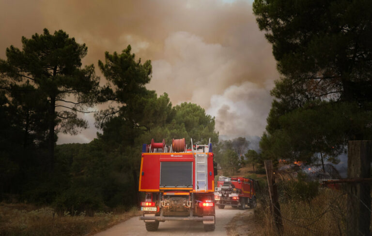 Imagen de extinción de incendio de la Unidad Militar de Emergencias. (Foto: UME)