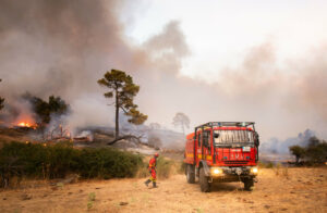 Imagen de extinción de incendio de la Unidad Militar de Emergencias Foto UME