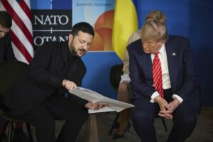 El presidente de Estados Unidos, Donald Trump, y su homólogo ucraniano, Volodimir Zelenski - Europa Press/Contacto/Ukraine Presidency/Ukrainian