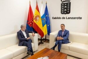 Reunión del presidente de Canarias, Fernando Clavijo, con el presidente del Gobierno, Pedro Sánchez (Foto: Delegación del Gobierno de Canarias)