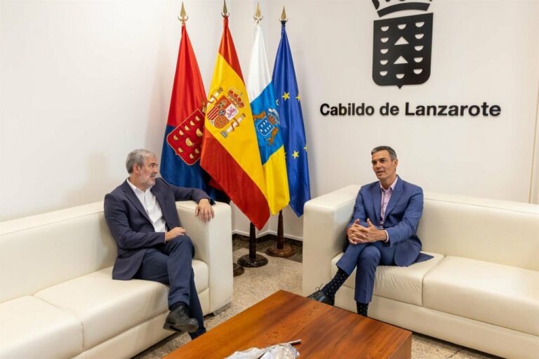 Reunión del presidente de Canarias, Fernando Clavijo, con el presidente del Gobierno, Pedro Sánchez (Foto: Delegación del Gobierno de Canarias)