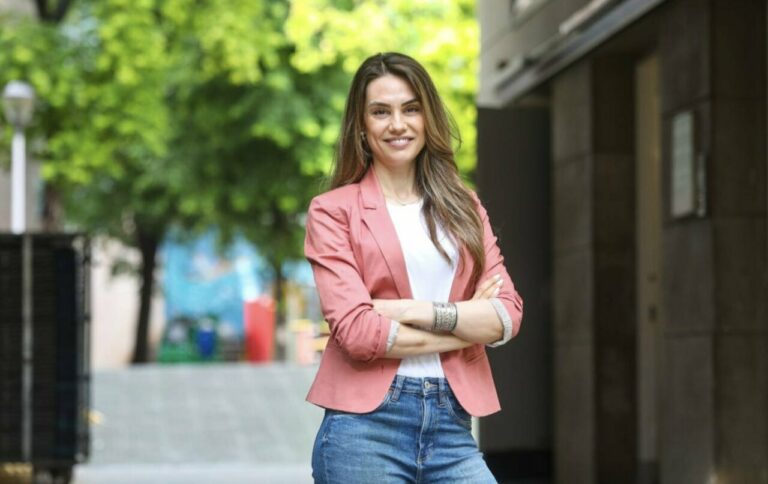 Clara Selva Olid reclama medidas públicas para reducir la discriminación que sufren las mujeres en la menopausia. / Oriol Duran