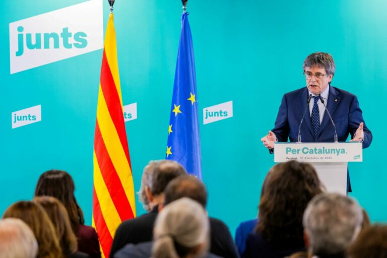 Carles Puigdemont, Jordi Turull y Miriam Nigueras. (Foto: JuntsXCat)