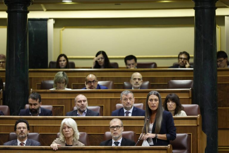 Miriam Nogueras hablando en el Congreso durante la sesión de control al Gobierno