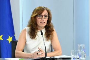 La ministra de Sanidad, Mónica García, en la rueda de prensa posterior al Consejo de Ministros. (Foto: Pool Moncloa/José Manuel Álvarez)