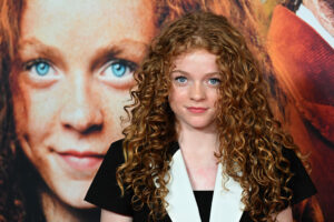 La actriz Alexa Goodall en la alfombra roja del estreno alemán de la película fantástica "Momo" en Múnich. Foto: Felix Hörhager/dpa