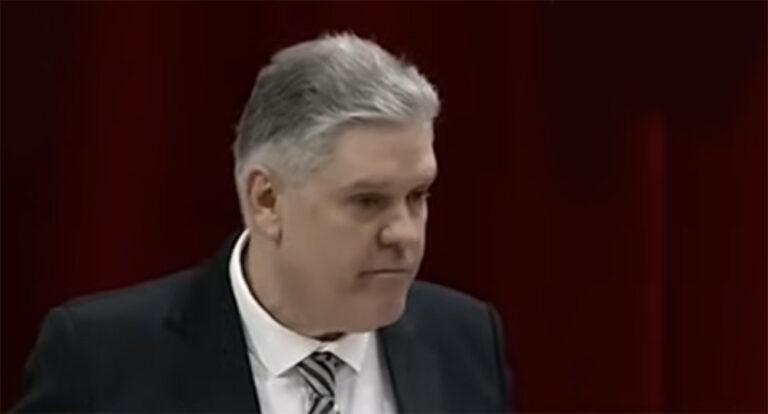 Alejandro Gil, ex vice primer ministro cubano, en un evento oficial.