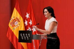 La presidenta de la Comunidad de Madrid, Isabel Díaz Ayuso, en una declaración institucional. (Foto: Comunidad de Madrid)