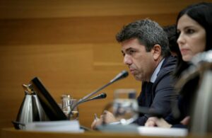 Carlos Mazón en su comparecencia en la comisión de investigación sobre la Dana. (Foto: José Cuéllar/Corts Valencianes)