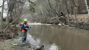 Muestreo de sedimentos tras incendios forestales. / USGS