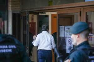 El dueño de El Ventorro a su llegada a los juzgados de Catarroja para testificar por la Dana. (Foto: Jorge Gil / Europa Press)