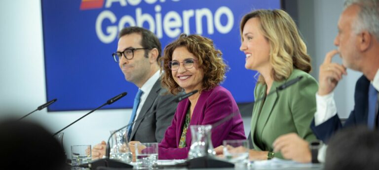 María Jesús Montero junto a Carlos Cuerpo, Pilar Alegría y Ángel Víctor Torres tras la reunión del Consejo de Ministros. (Foto: Hacienda)