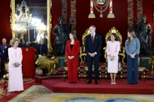 Los Reyes, acompañados por la Princesa de Asturias y la Infanta Sofía, han presidido el acto de ingreso en la Insigne Orden del Toisón de Oro de la Reina Sofía, Felipe González, Miguel Herrero y Rodríguez de Miñón y Miquel Roca i Junyent. (Foto: Casa Real)