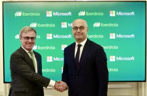 Samer Abu-Ltaif, presidente de Microsoft para Europa, Oriente Medio y &Aacute;frica y Aitor Moso, director del negocio global de Clientes de Iberdrola. (Foto: Iberdrola)