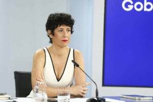La ministra de Inclusi&oacute;n, Seguridad Social y Migraciones y nueva portavoz del Gobierno, Elma Saiz, en una rueda de prensa tras el Consejo de Ministros. (Foto: Moncloa)