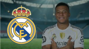 Kylian Mbapp&eacute; posando con la camiseta del Real Madrid