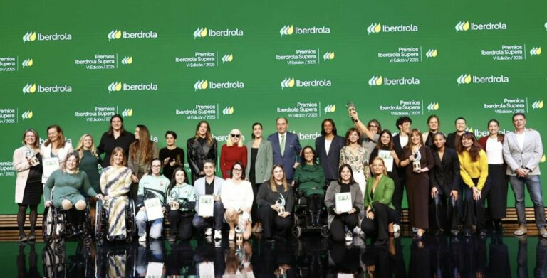 Foto de familia de los Premios Iberdrola Supera 2025.