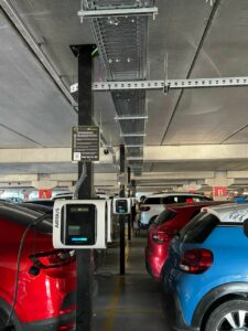 Imagen de puntos de recarga de Iberdrola en un centro de producci&oacute;n de Airbus. (Foto: Iberdrola)