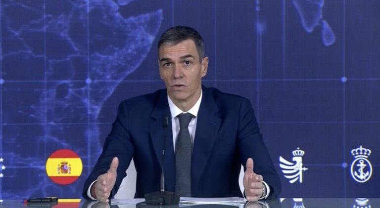 El presidente del Gobierno, Pedro S&aacute;nchez, mantiene una videoconferencia con las unidades espa&ntilde;olas en misiones humanitarias y de paz en el exterior (Foto: Europa Press)