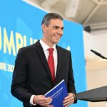 El presidente del Gobierno, Pedro Sánchez, en la rueda de prensa para presentar el informe ‘Cumpliendo’, en el Complejo de la Moncloa. (Foto: Pool Moncloa/Borja Puig de la Bellacasa)