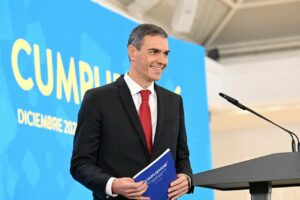 El presidente del Gobierno, Pedro S&aacute;nchez, en la rueda de prensa para presentar el informe &lsquo;Cumpliendo&rsquo;, en el Complejo de la Moncloa. (Foto: Pool Moncloa/Borja Puig de la Bellacasa)