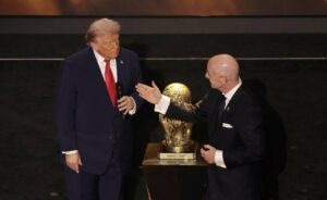 Donald Trump recibiendo el Premio FIFA de la Paz en Washington