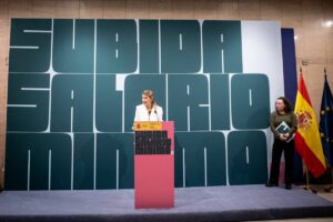 La vicepresidenta segunda y ministra de Trabajo, Yolanda Díaz, en la presentación del informe de la Comisión Asesora para el Análisis el SMI. (Foto: Trabajo)
