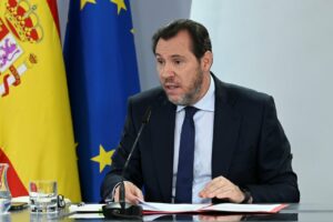 El ministro de Transportes y Movilidad Sostenible, &Oacute;scar Puente, en la rueda de prensa tras el Consejo de Ministros. (Foto: Pool Moncloa/Jos&eacute; Manuel &Aacute;lvarez)