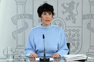 La portavoz del Gobierno y ministra de Inclusi&oacute;n, Seguridad Social y Migraciones, Elma Saiz, en la rueda de prensa tras el Consejo de Ministros. (Foto: Pool Moncloa/Jos&eacute; Manuel &Aacute;lvarez)