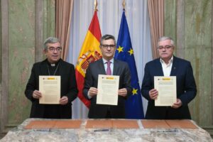 Imagen de la firma del acuerdo entre Gobierno e Iglesia cat&oacute;lica. (Foto: Ra&uacute;l Salgado)