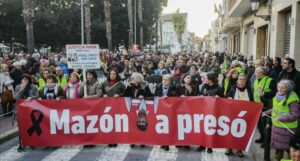 La manifestaci&oacute;n 'Maz&oacute;n a pres&oacute;' celebrada en Benet&uacute;sser (Valencia) (Foto: Jorge Gil / Europa Press)