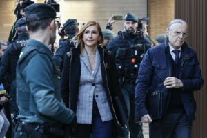 La exconsellera Salom&eacute; Pradas a su llegada a los juzgados de Catarroja. (Foto: Rober Solsona / Europa Press)