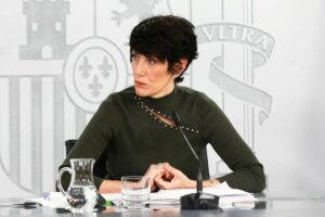 La portavoz del Gobierno, Elma Saiz, en la rueda de prensa tras el Consejo de Ministros. (Foto: Pool Moncloa / Javier Amescua)