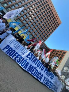 Imagen de la manifestaci&oacute;n de este s&aacute;bado de m&eacute;dicos y facultativos en Madrid por un estatuto propio. (Foto: CESM)