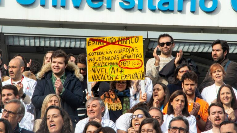 Protesta de m&eacute;dicos en Espa&ntilde;a contra el Estatuto Marco de Sanidad