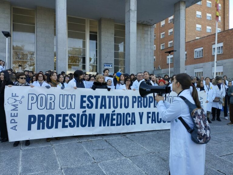 M&eacute;dicos protestando por un nuevo Estatuto Marco en Espa&ntilde;a