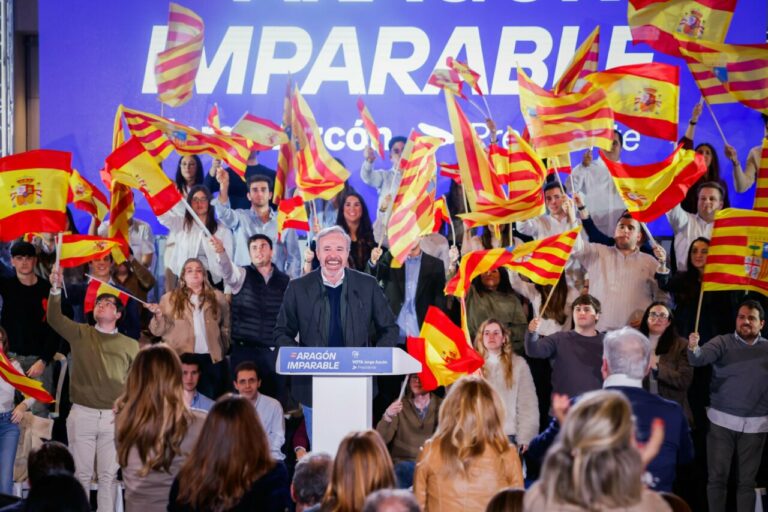 Jorge Azc&oacute;n en el acto del cierre de la campa&ntilde;a. (Foto: PP de Arag&oacute;n)
