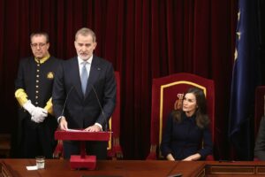 Los Reyes Felipe VI y Letizia, durante el acto institucional &lsquo;Nuestra constituci&oacute;n m&aacute;s longeva&rsquo;, en el Congreso. (Foto: Europa Press / E. Parra. POOL)