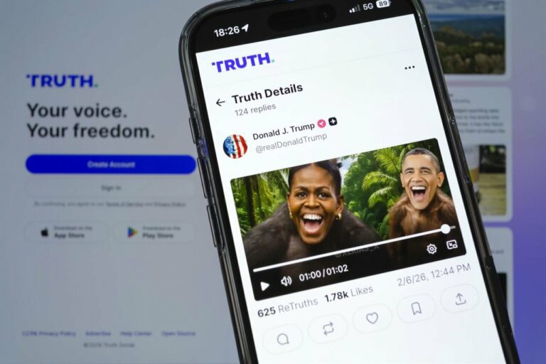 Imagen del matrimonio Obama representados como monos en un v&iacute;deo publicado por Trump (Foto: Europa Press/Contacto/Andre M. Chang)
