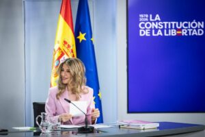 La vicepresidenta segunda y ministra de Trabajo, Yolanda D&iacute;az, en la rueda de prensa tras el Consejo de Ministros. (Foto: Trabajo)
