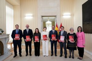 La presidenta de la Comunidad de Madrid, Isabel D&iacute;az Ayuso, en la firma del acuerdo con los rectores de las universidades p&uacute;blicas. (Foto: Comunidad de Madrid)