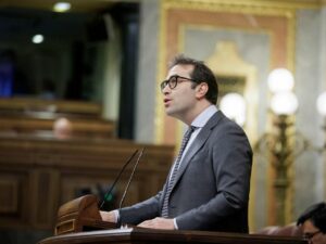 El ministro de Econom&iacute;a, Comercio y Empresa, Carlos Cuerpo, durante su intervenci&oacute;n en el pleno. (Foto: Congreso)