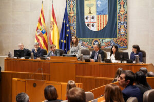 Imagen de la Mesa de las Cortes de Arag&oacute;n presidida por la popular Mar&iacute;a Navarro. (Foto: Cortes de Arag&oacute;n)